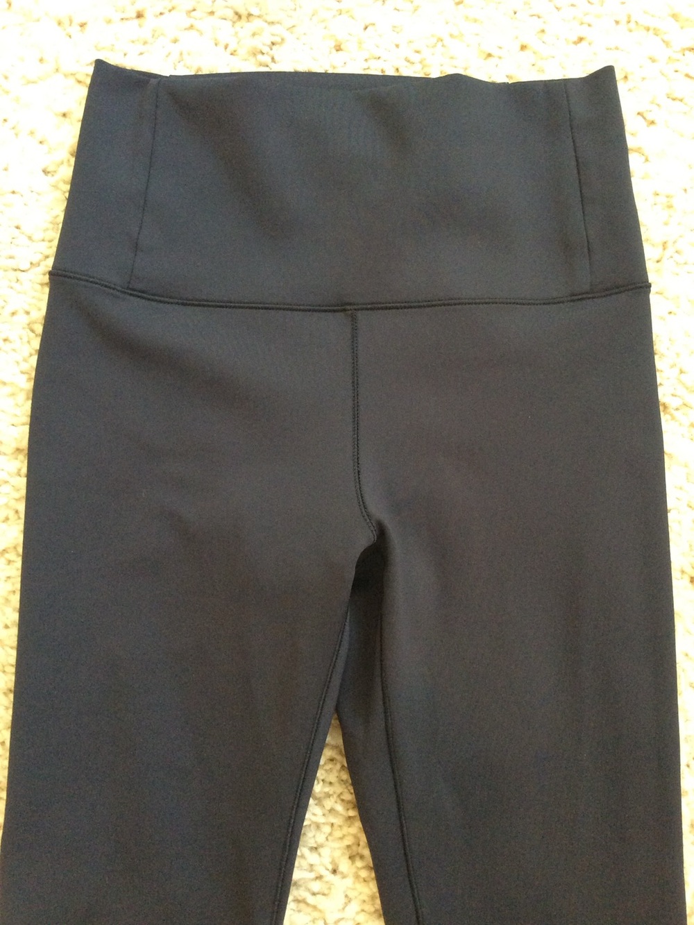 Vuori Evolve Leggings and Matching Sports Bra - Black - Size XS - Picture 3 of 10